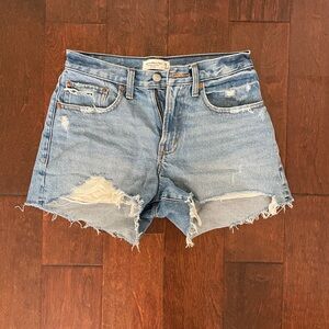 EUC Abercrombie mid rise boyfriend short 26 curve love